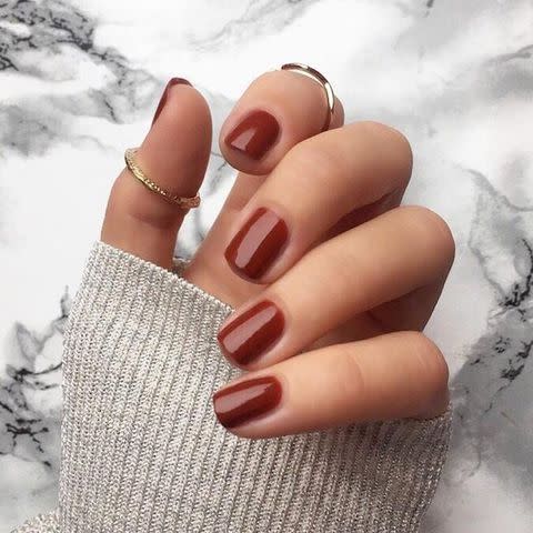 <p><a href="https://www.instagram.com/essie/" data-component="link" data-source="inlineLink" data-type="externalLink" data-ordinal="1">@essie</a></p>