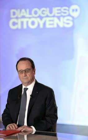 French President Francois Hollande is seen before appearing on France 2 television prime time live programme "Dialogues Citoyens" (Citizen's Dialogue) for an interview at the Musee de l'Homme in Paris, France, April 14, 2016. REUTERS/Stephane de Sakutin/Pool