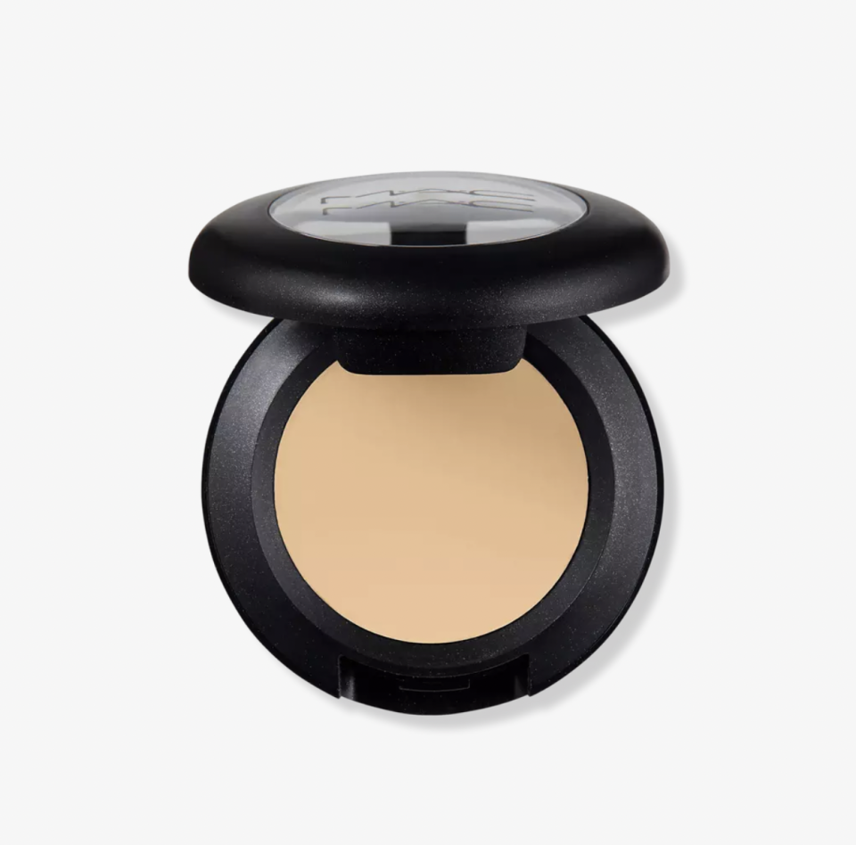 14) MAC Studio Finish Broad Spectrum SPF 35 Concealer