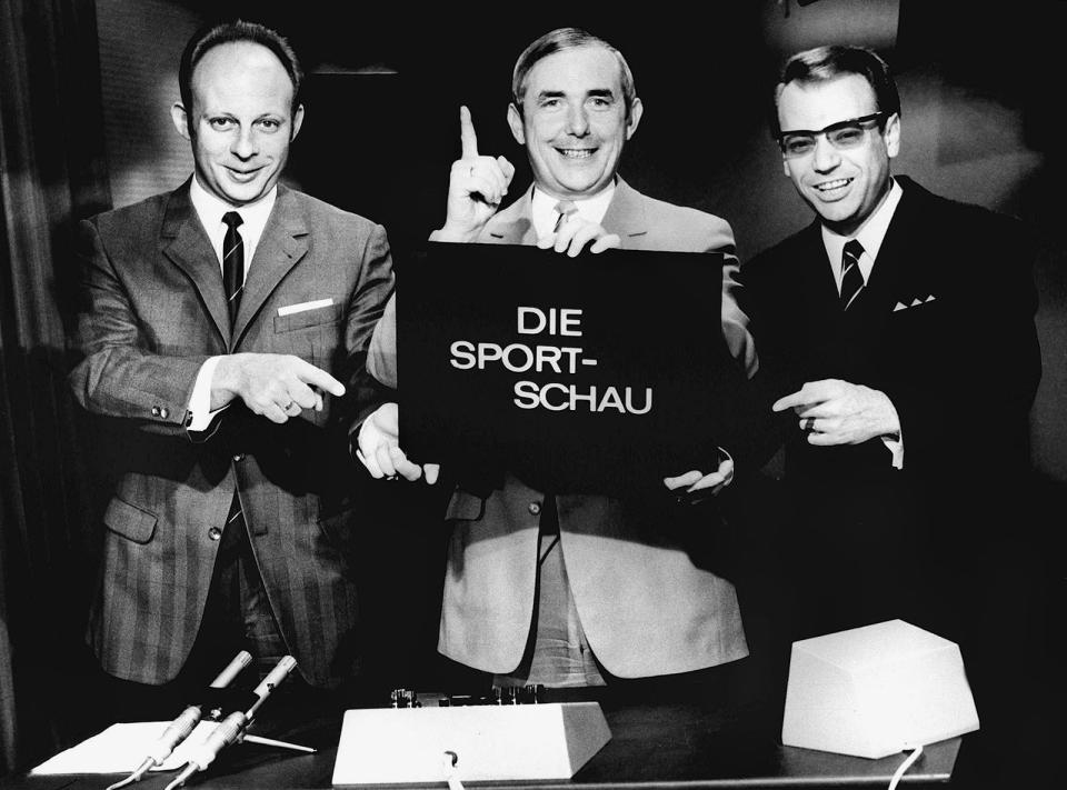 Seriös, aber gut drauf: Die "Sportschau"-Moderatoren im Jahre 1967, von links: Dieter Adler, Ernst Huberty und Addi Furler. (Bild: WDR / Klaus Barisch)