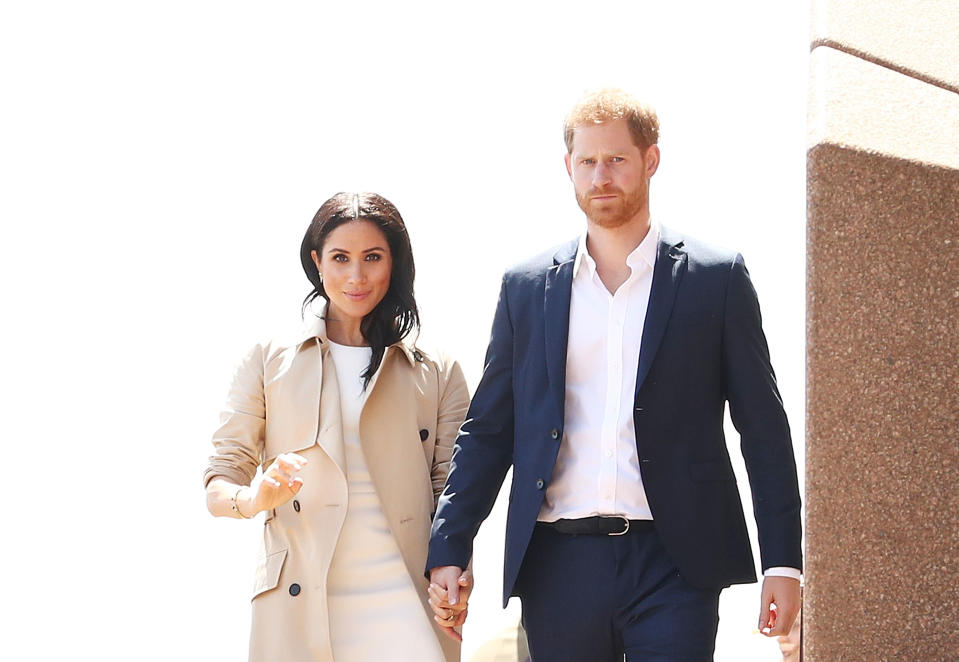 SYDNEY, AUSTRALIA - OCTOBER 16:  Prince Harry, Duke of Sussex and Meghan, Duchess of Sussex meet the public at Sydney Opera House on October 16, 2018 in Sydney, Australia. The Duke and Duchess of Sussex are on their official 16-day Autumn tour visiting cities in Australia, Fiji, Tonga and New Zealand.  (Photo by Mark Metcalfe/Getty Images)