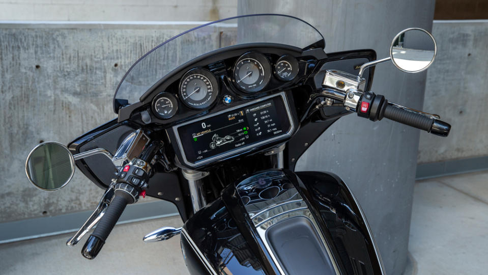 The dash of the 2022 BMW R 18 B heavy cruiser, featuring a 10.25-inch TFT screen. 