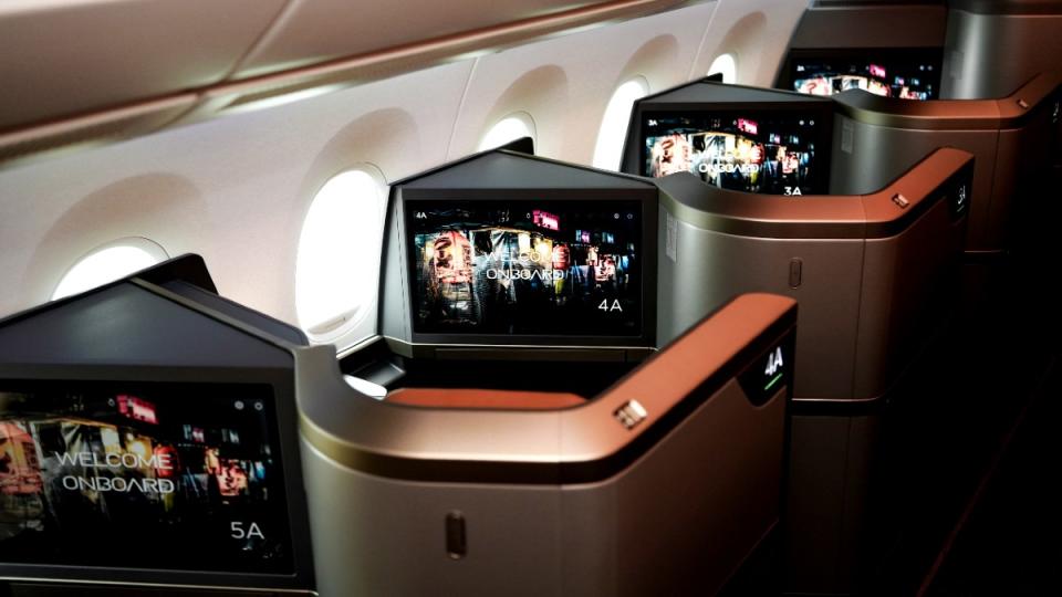 Business Class Seating in Starlux 