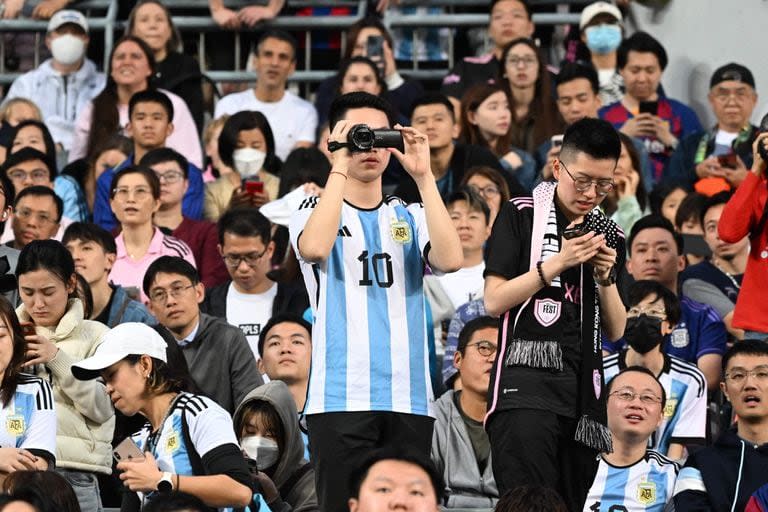 En el Hong Kong Stadium, las camisetas argentinas se veían como si fuera a jugar el seleccionado, pero fue la práctica de Inte Miami con Messi.