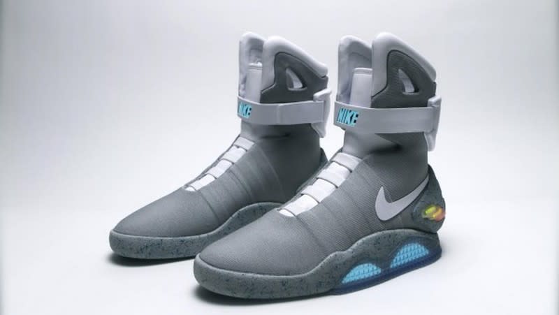 26年前預言成真，Nike 月底推出自動繫鞋帶球鞋