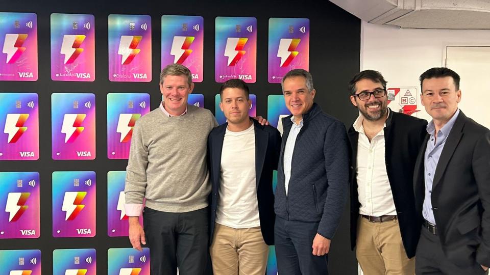 (De izq a der): Ryan McInerney, CEO de Visa, Facundo Corsi, Eduardo Coello, presidente de VISA para LAC, Alberto Czernikowski y Guillermo Coria.