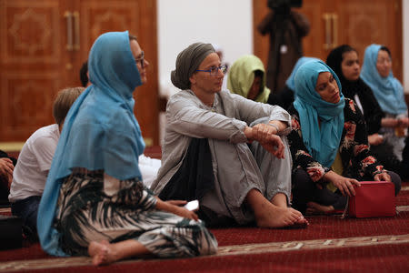 Foreign visitors and residents in the UAE learn about Ramadan and Emirati culture during the Muslim holy fasting month of Ramadan at Jumeirah Mosque in Dubai, UAE May 17, 2019. REUTERS/Satish Kumar