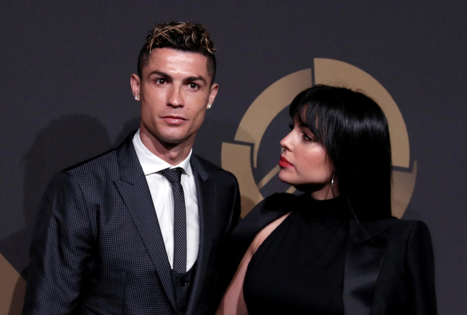 Ronaldo und seine Freundin Georgina müssen einen schweren Verlust hinnehmen (Bild: REUTERS/Rafael Marchante)