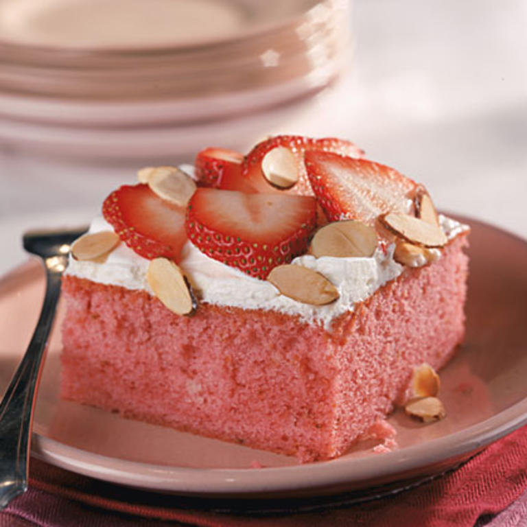 Fresh Strawberry Cake