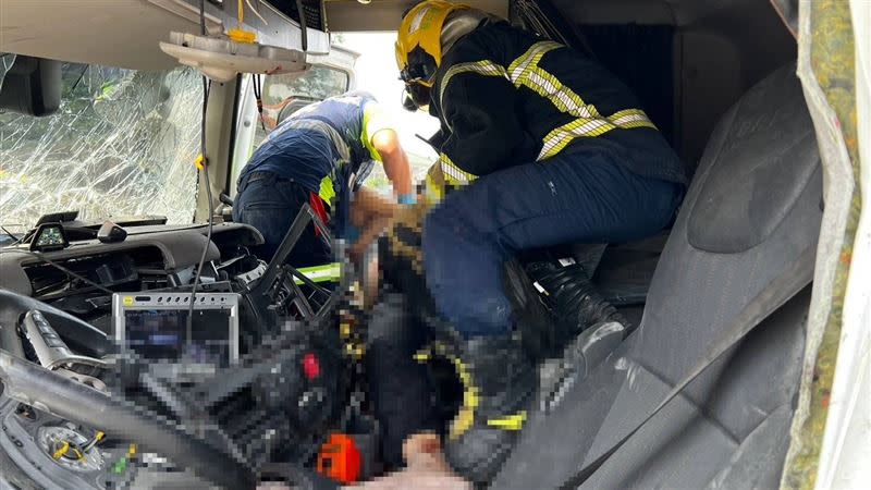 屏東鹽埔鄉今天上午發生大車死亡車禍。（圖／翻攝畫面）