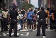 Un "empleado descontento" mató a balazos este viernes a un ex compañero de trabajo cerca del Empire State Building en Nueva York, provocando un tiroteo en el que el agresor fue muerto por la policía y nueve personas resultaron heridas. (AFP/GETTY IMAGES | andrew kelly)