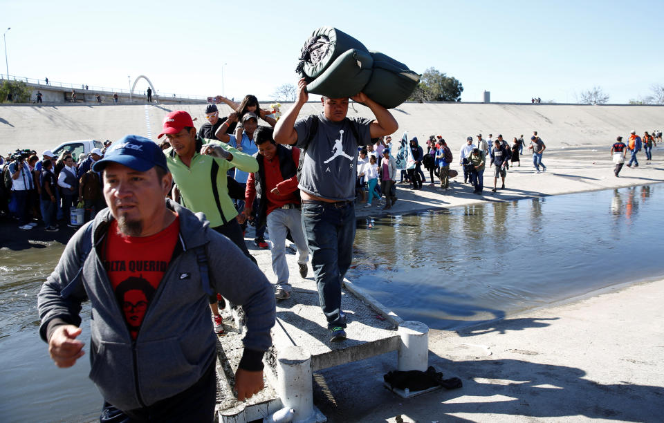 FOTOS | Así intentaron migrantes entrar a EEUU desde Tijuana