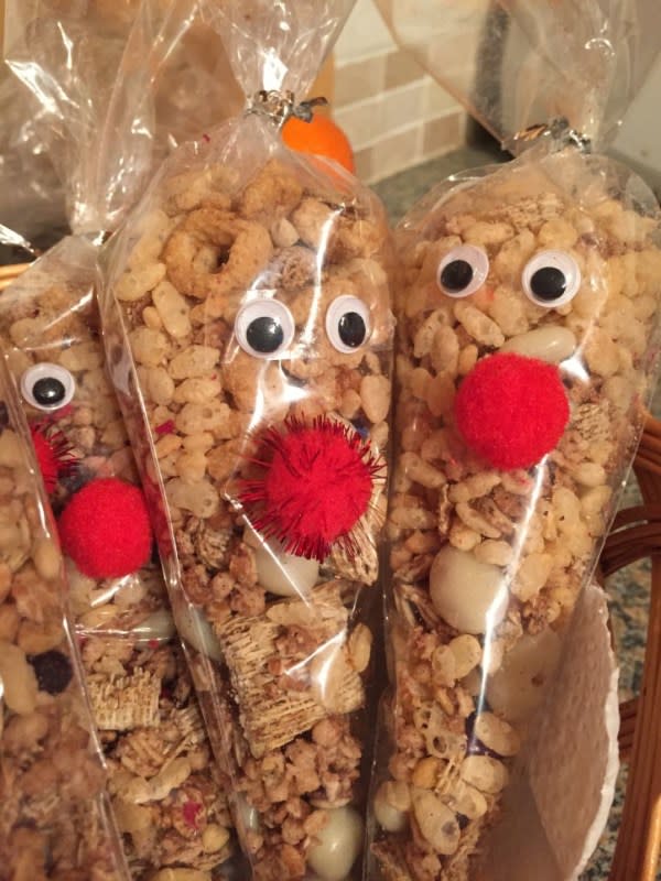 <p>Me and B Make Tea</p><p>How cute are these little reindeer faces? Filled with any cereal you have, they are super easy!</p><p><strong>Get the recipe: <a href="https://meandbmaketea.com/2015/12/17/reindeer-food-cereal/" rel="nofollow noopener" target="_blank" data-ylk="slk:Reindeer Food Cereal Cones;elm:context_link;itc:0;sec:content-canvas" class="link ">Reindeer Food Cereal Cones</a></strong></p><p><strong>Related: </strong><strong><a href="https://www.yahoo.com/lifestyle/peppermint-oreo-candy-bark-makes-155412076.html" data-ylk="slk:Peppermint Oreo Candy Bark Recipe;elm:context_link;itc:0;sec:content-canvas;outcm:mb_qualified_link;_E:mb_qualified_link;ct:story;" class="link  yahoo-link">Peppermint Oreo Candy Bark Recipe</a></strong></p>