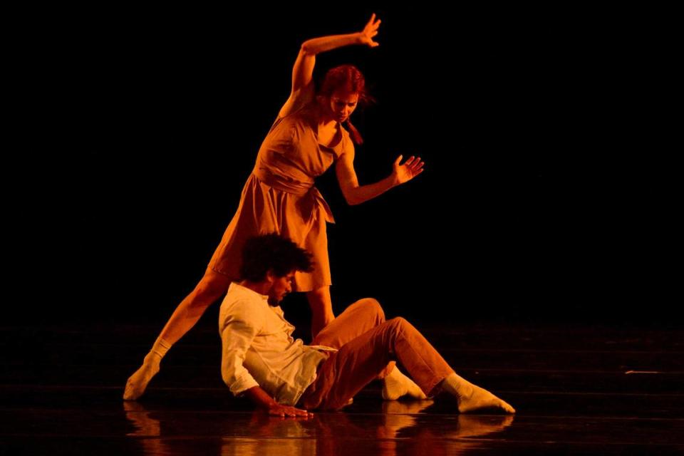 Beatriz García y Armando Brydson en “To Zero Point” (Cuban Classical Ballet of Miami). 