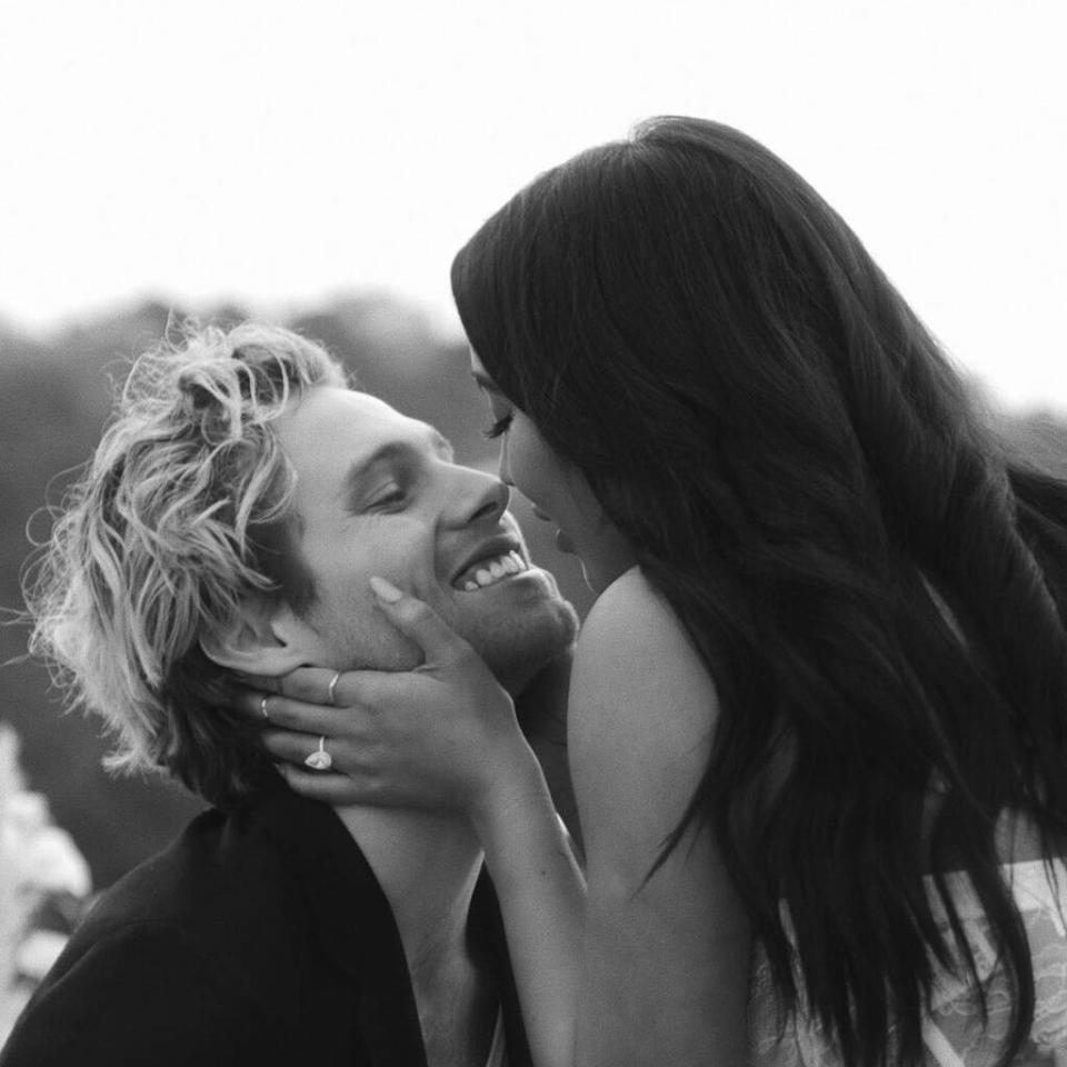 Luke Hemmings, Sierra Deaton, Engagement