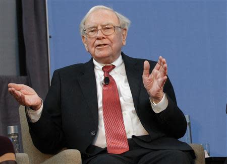 Warren Buffett, co-chair of the 10,000 Small Businesses Advisory Council, takes part in a panel discussion following a news conference announcing a $20 million partnership to bring Goldman Sachs' 10,000 Small Businesses initiative to the city of Detroit, Michigan November 26, 2013. REUTERS/Rebecca Cook