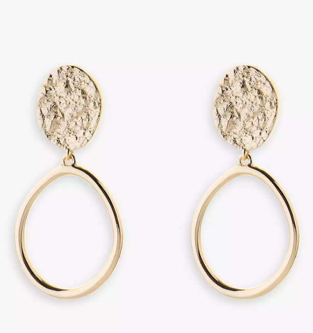 kate middleton hoop gold door knocker hammered earrings