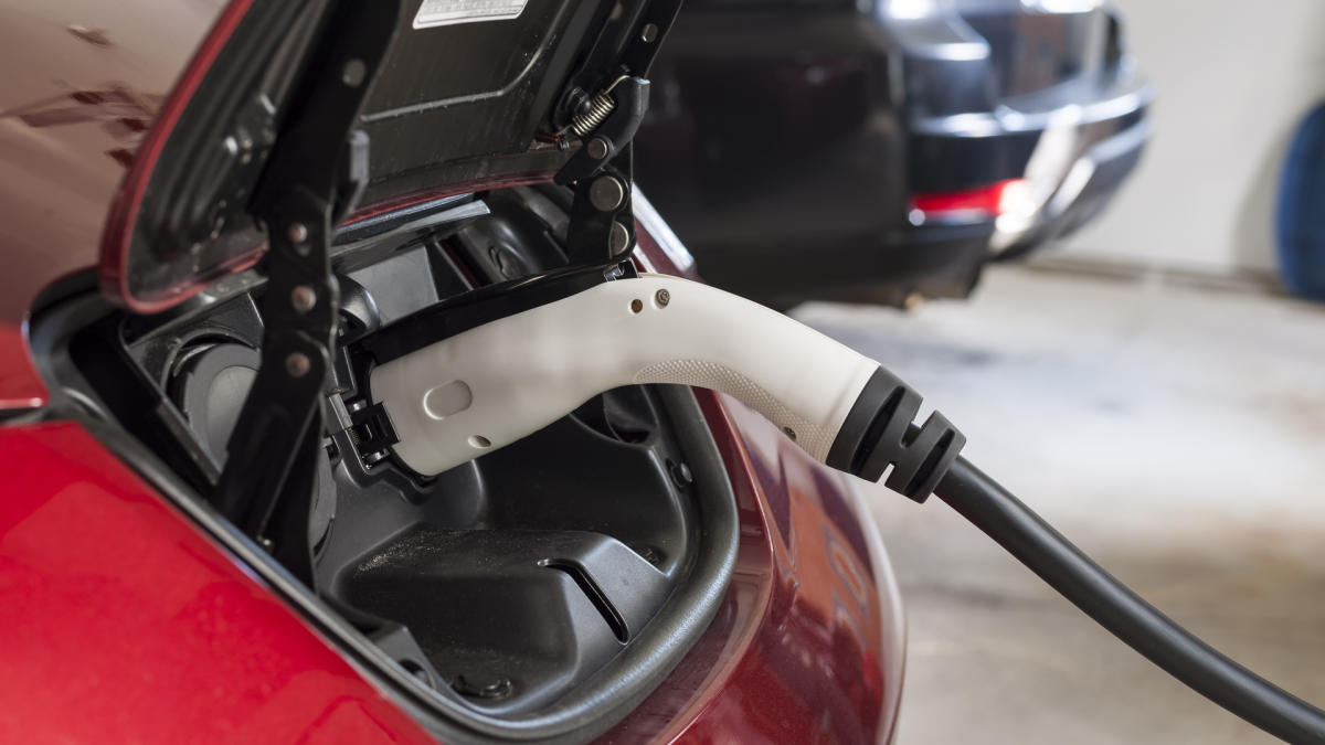 How Much Does It Cost to Charge an Electric Car?