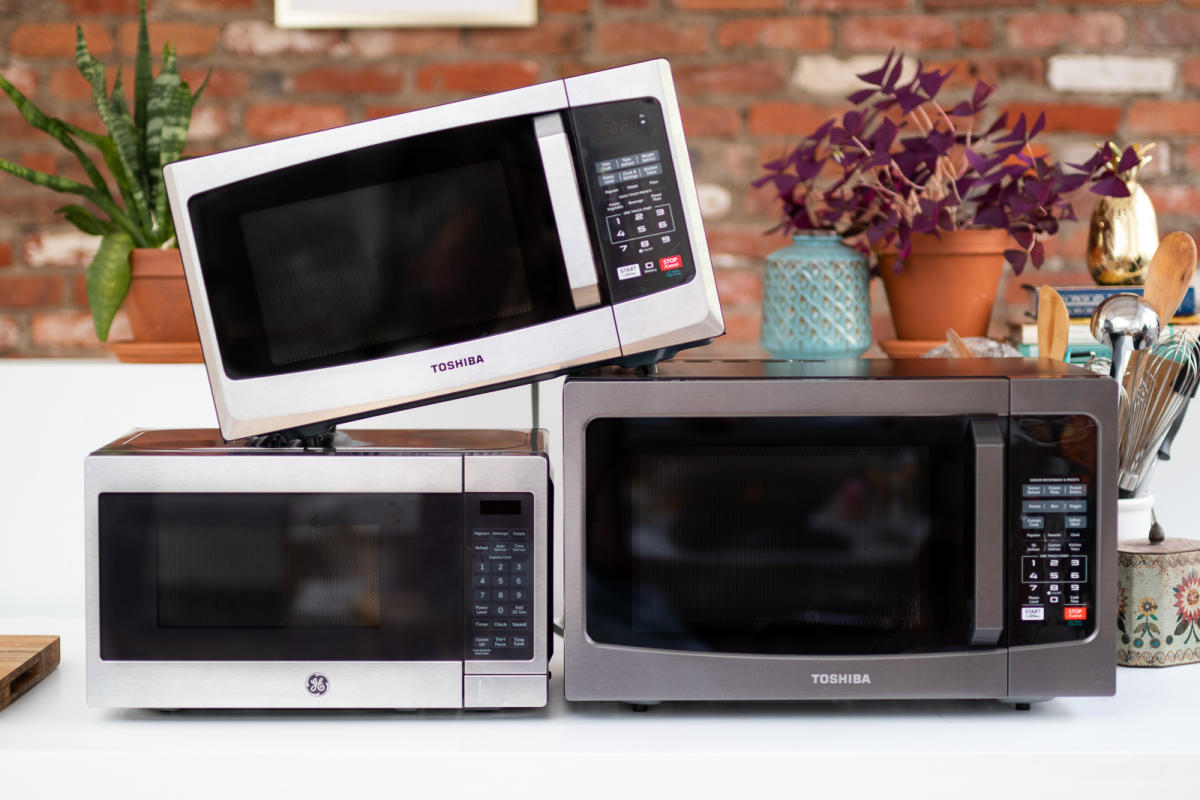 REVIEW: Magic Chef Compact Microwave 