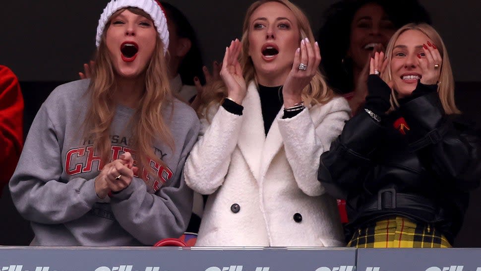 Taylor and Brittany Mahomes cheered for Travis and Patrick during Sunday's game
