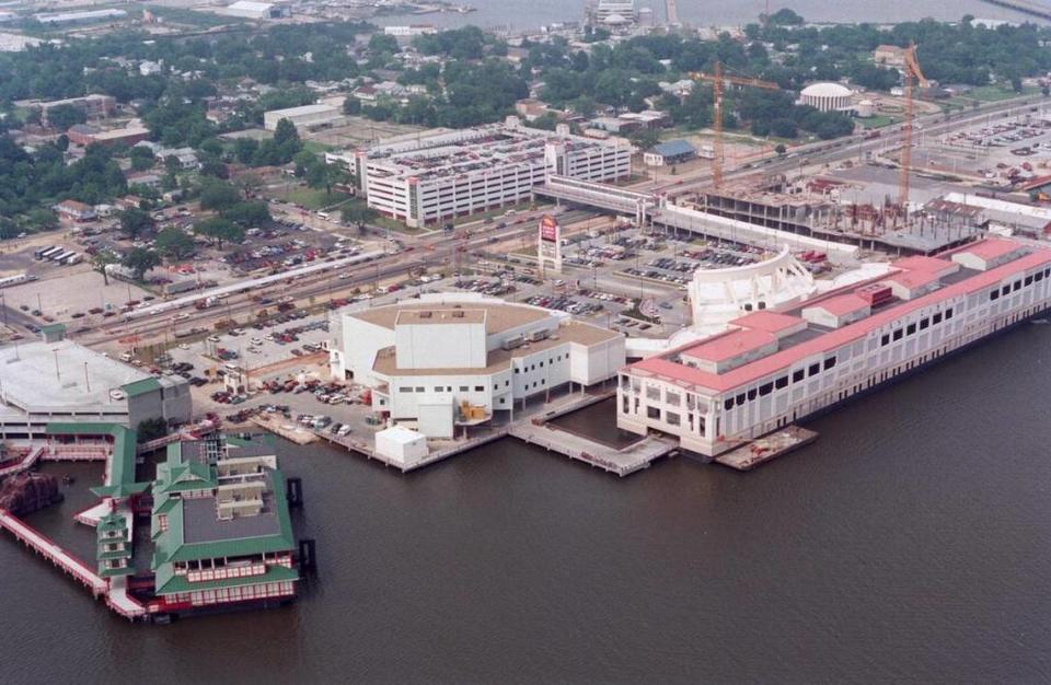 Lady Luck Casino, left, and the Grand Casino Biloxi near the intersection of Oak Street and U.S. 90 in 1994. The Grand property included the Star Theater, white building, center, with hotel rooms under construction.