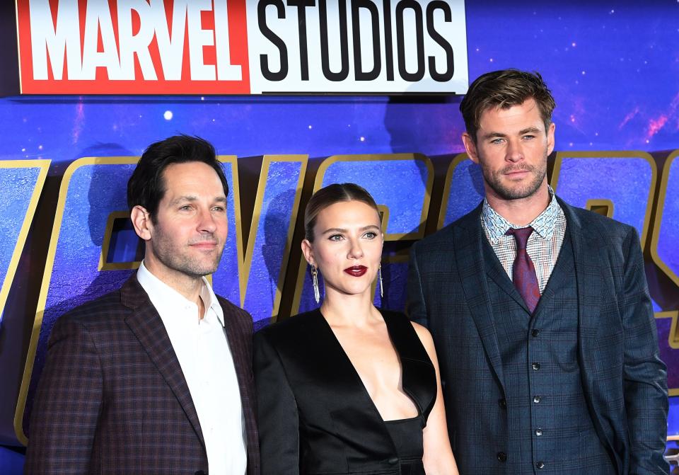 <p>Las tres estrellas posaron después juntas en el evento para el delirio de los fans londinenses del Universo Cinematográfico de Marvel. Como los del resto del mundo, tendrán que esperar hasta el 26 de abril para el estreno de ‘Los Vengadores: Endgame’ (‘Avengers: Endgame’). (Foto: Facundo Arrizabalaga / EFE). </p>