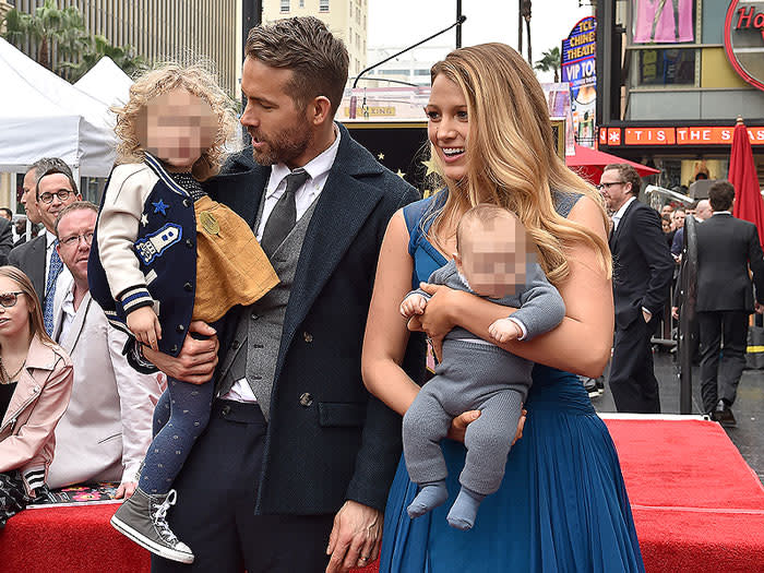 Blake Lively y Ryan Reynolds con sus dos hijas mayores