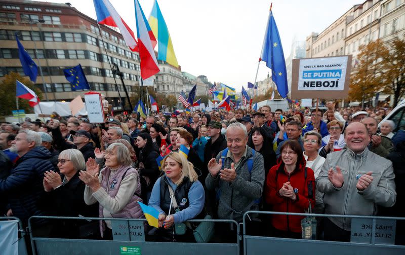 Pro-government and anti-war protest rally in Prague