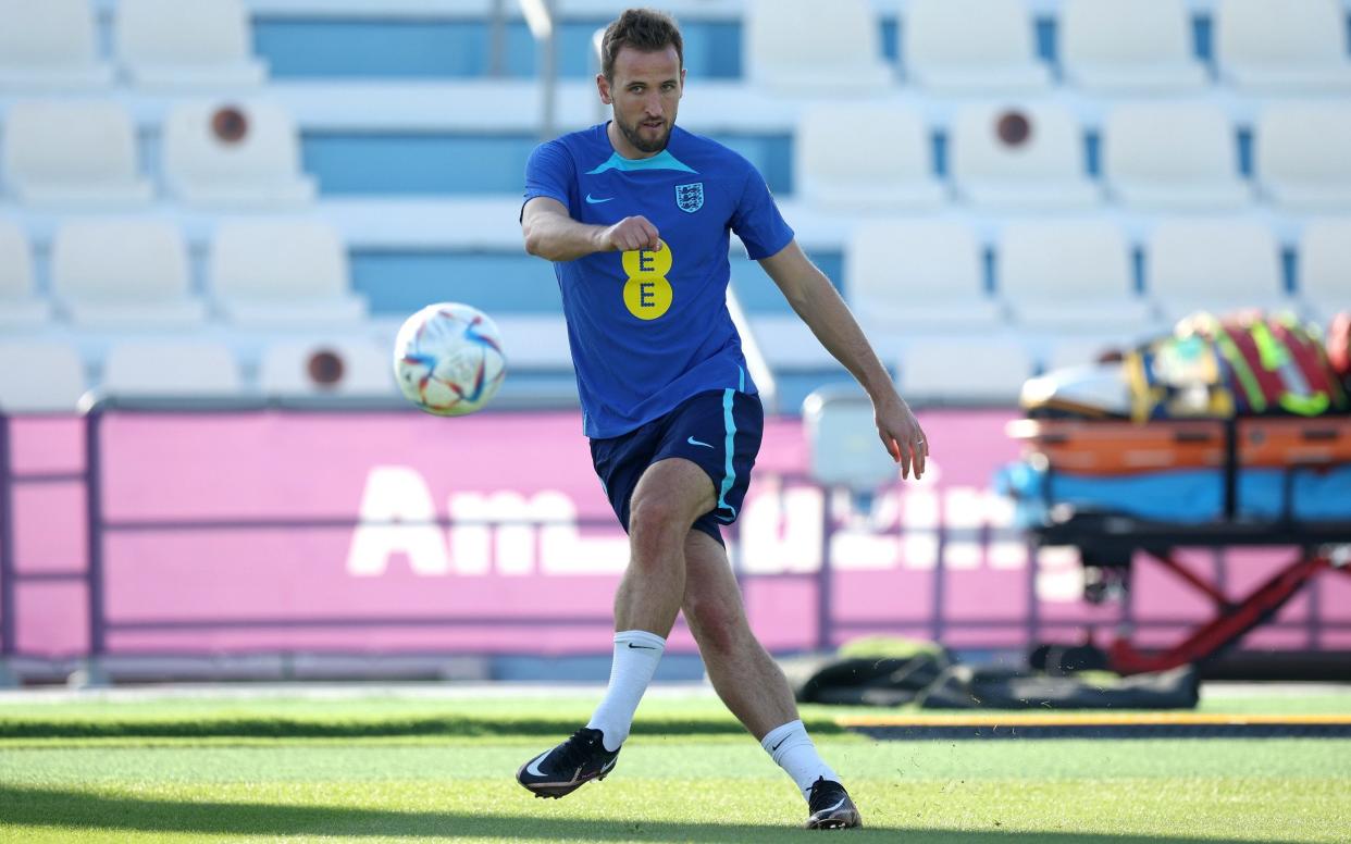 Harry Kane of England in action during a training session at Al Wakrah Stadium on November 23, 2022 in Doha, Qatar - Eddie Keogh - The FA/The FA via Getty Images