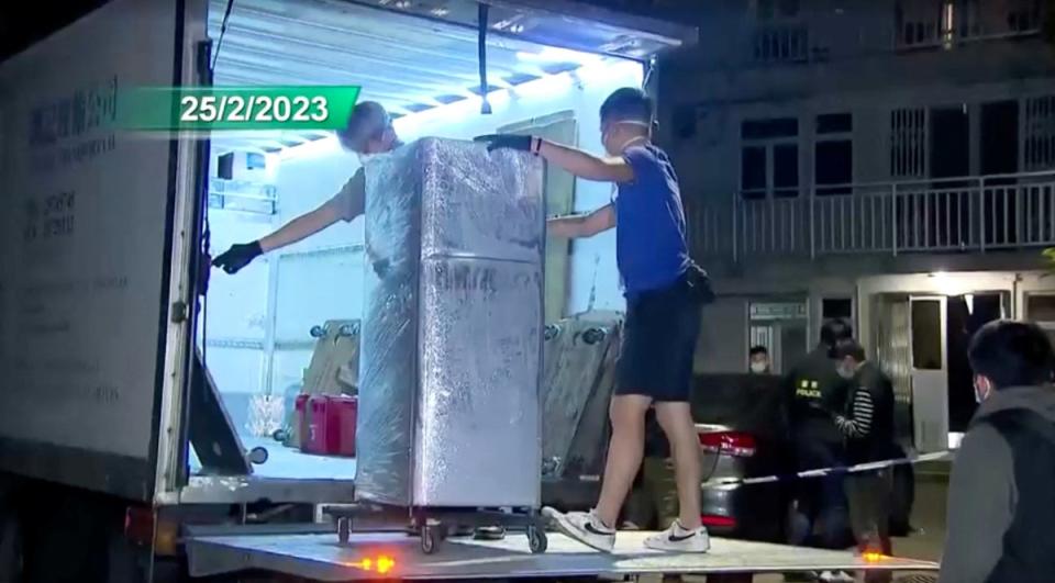 Police loads the refrigerator that is suspected of having been used to keep body parts of Abby Choi (via REUTERS)