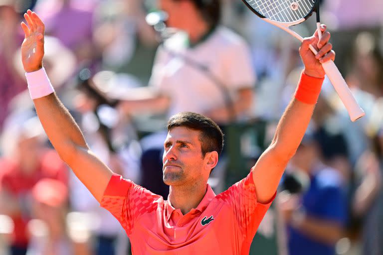 Novak Djokovic celebra con la victoria sobre el peruano Juan Pablo Varillas; ahora lo espera el ruso Khachanov