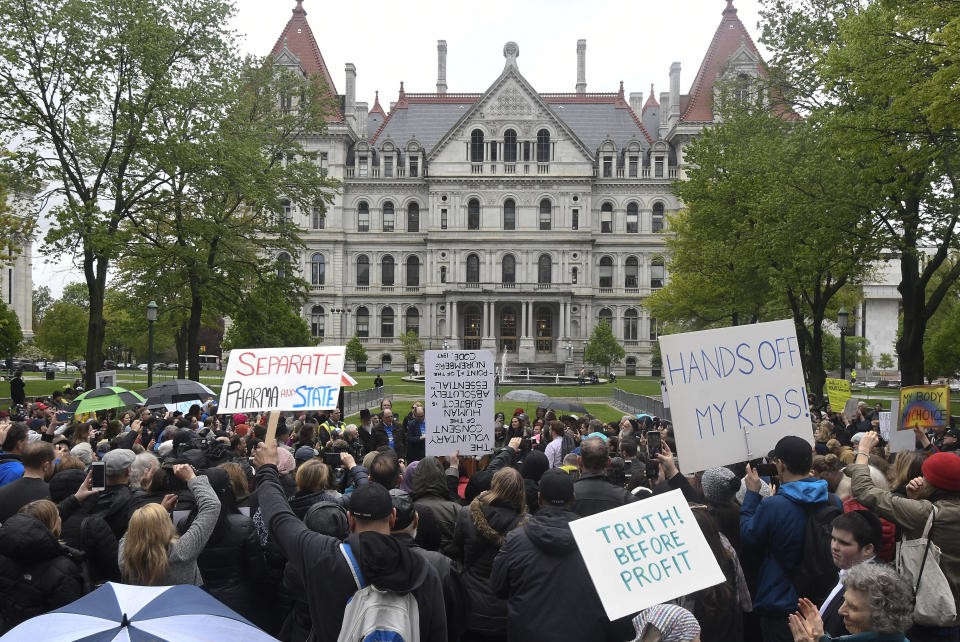 Protesters stand in the rain while protesting against legislation to narrow exemption to state-mandated vaccines at a rally at New York's state Capitol on Tuesday. (Photo: ASSOCIATED PRESS)