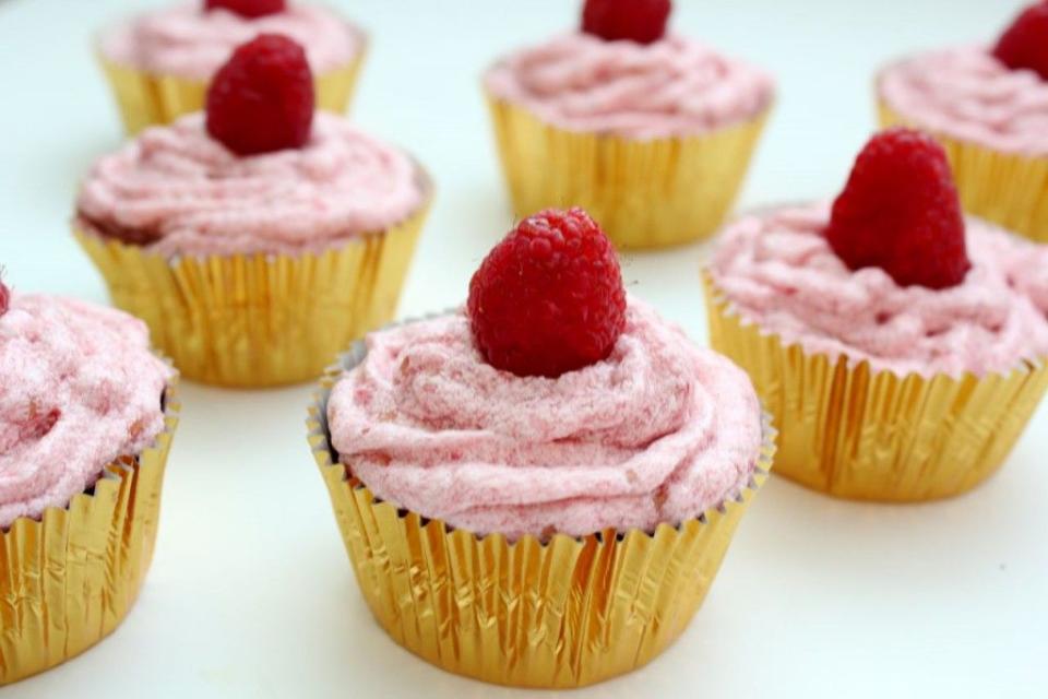 Flourless Chocolate Cupcakes With Raspberry Frosting