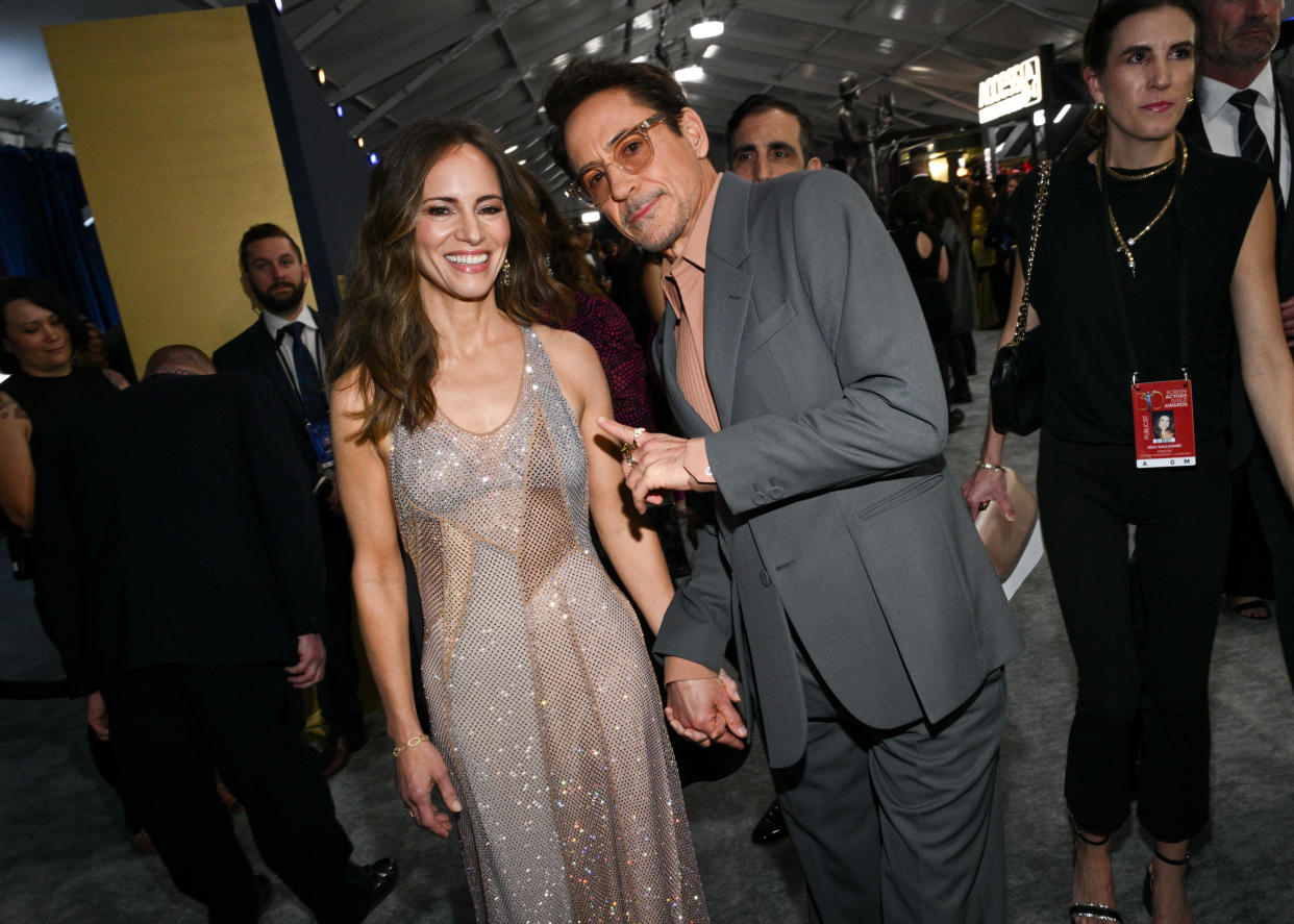 Susan Downey y Robert Downey Jr. en los SAG Awards 2024, Los Angeles, California. (Photo by Michael Buckner/Variety via Getty Images)