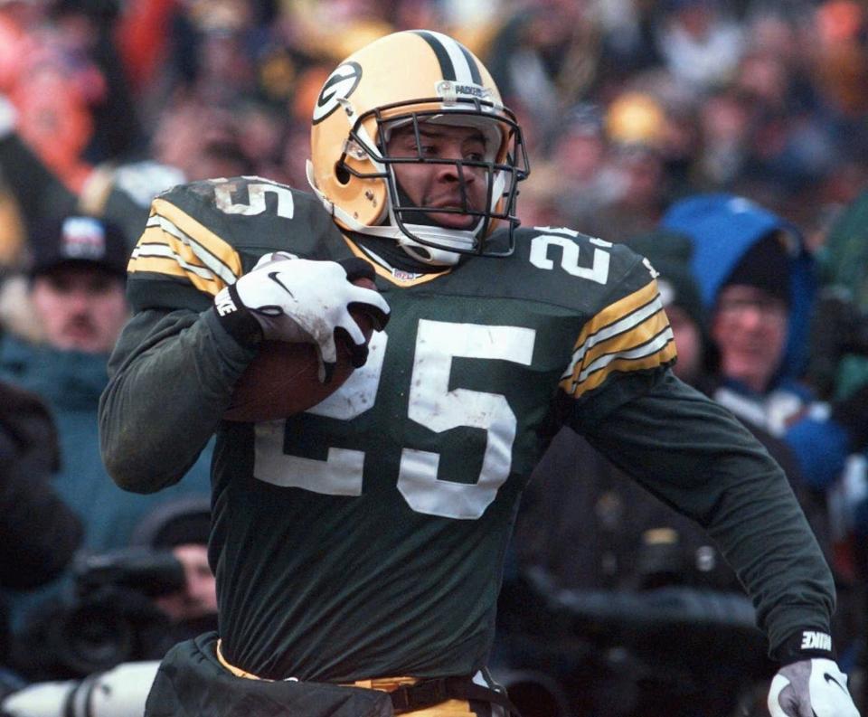 Green Bay Packers' Dorsey Levens runs for 66 yards during the NFC Championship game against the Carolina Panthers on Jan. 12, 1997, in Green Bay, Wis.