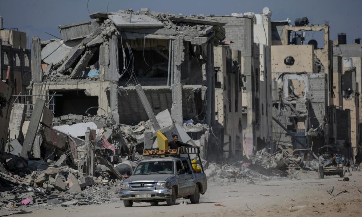 <span>Palestinians return to Khan Younis. In recent days, Hamas ‘operatives’ armed with batons have been sighted keeping order on the streets.</span><span>Photograph: Mohammed Saber/EPA</span>