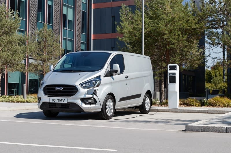 Ford Transit 除了有PHEV車型外，11/12將帶來電動e-Transit。