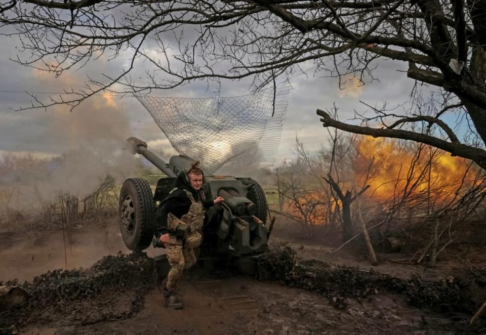 <div class="inline-image__caption"><p>Ukrainian service members fire a howitzer D30 at the front line near the city of Bakhmut.</p></div> <div class="inline-image__credit">Reuters//Sofiia Gatilova</div>
