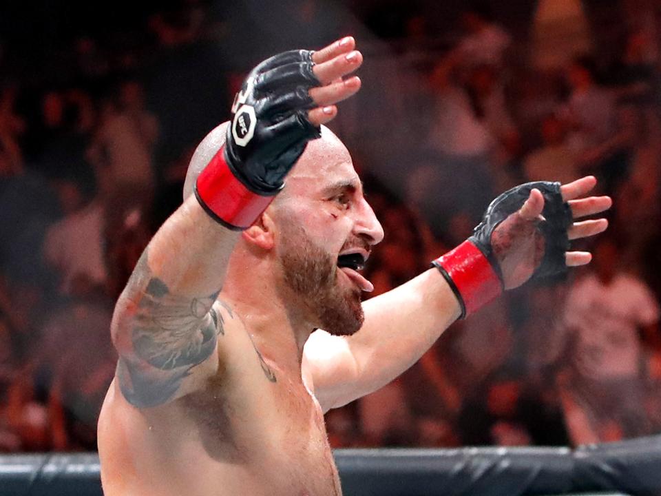 Alexander Volkanovski celebrates his stoppage victory over Yair Rodriguez (Getty Images)