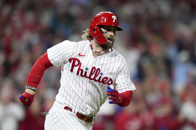 Harper, Schwarber HR as Wheeler, Phils top Pads to open NLCS