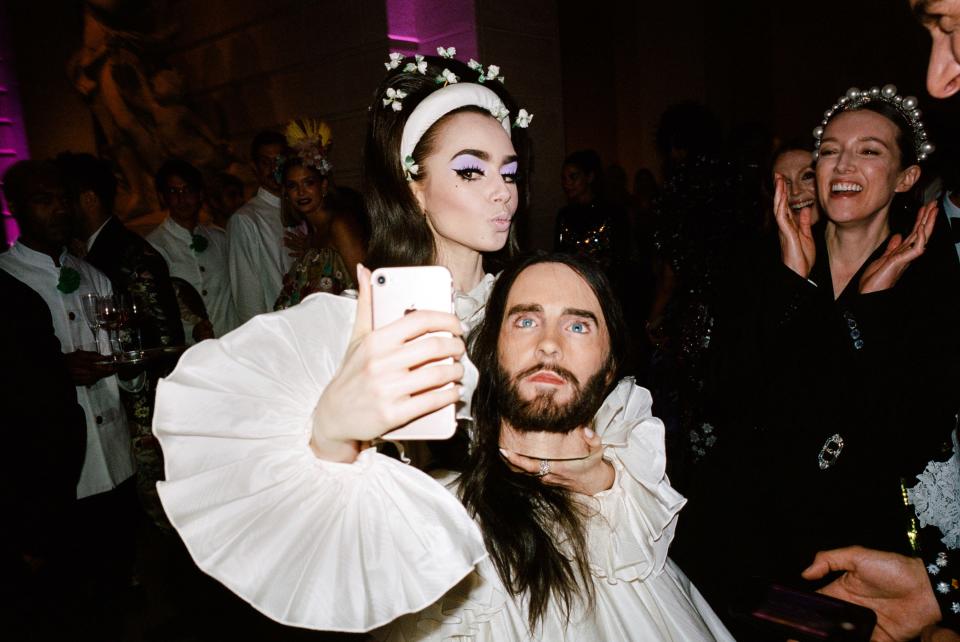 2019 - Lily Collins steals a selfie with Jared Leto’s prosthetic head.