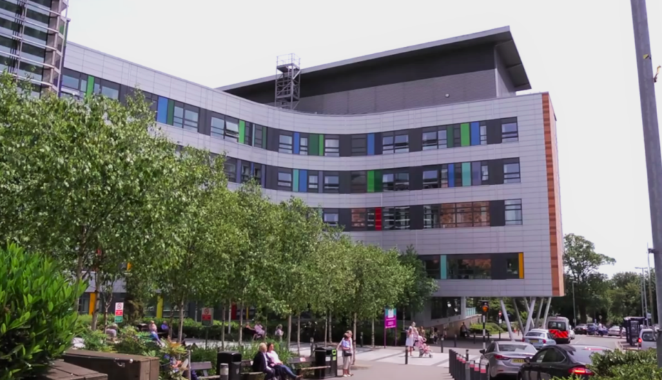Hannah Dean versuchte, Patienten und Mitarbeiter im Queen Alexandra Hospital in Portsmouth zu filmen. (Wikipedia)