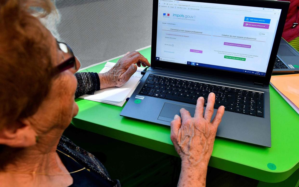 Elderly woman using a laptop - Georges Gobet/AFP