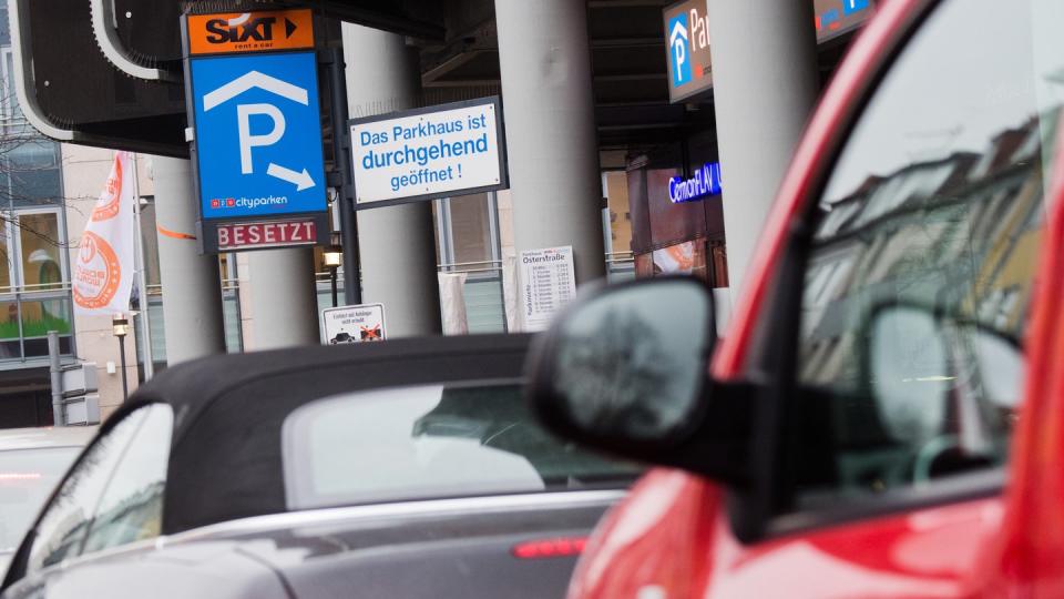 Die Parkplatzsuche wird vor allem in Großstädten immer schwerer.