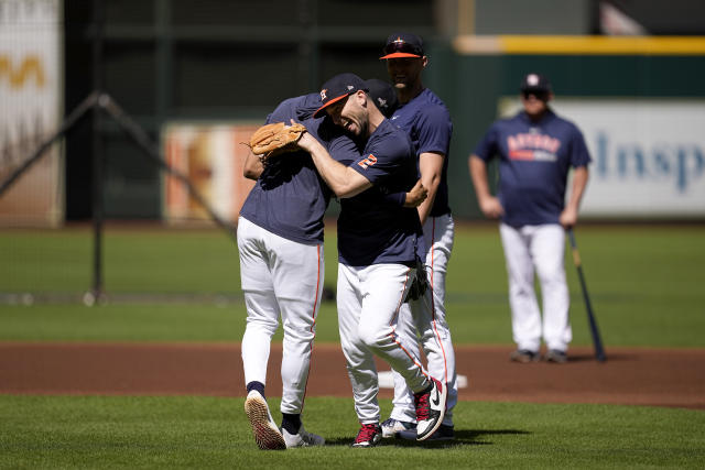 Stinkin cheaters' vs. 'Fake fans': Astros and Rangers fans sound