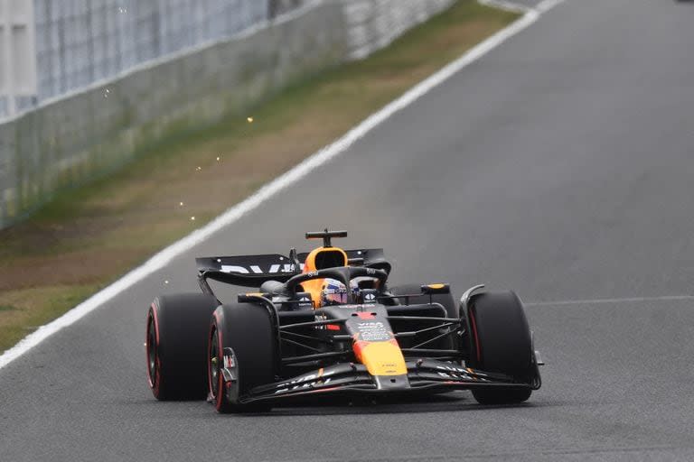 Red Bull Racing's Dutch driver Max Verstappen takes part in the qualifying session for the Formula One Japanese Grand Prix race at the Suzuka circuit in Suzuka, Mie prefecture on April 6, 2024. (Photo by Toshifumi KITAMURA / AFP)