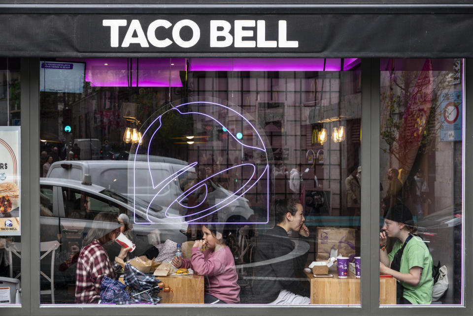 MADRID, SPAIN - 2022/04/23: Customers eat at the American chain of fast-food restaurants Taco Bell in Spain. (Photo by Xavi Lopez/SOPA Images/LightRocket via Getty Images)