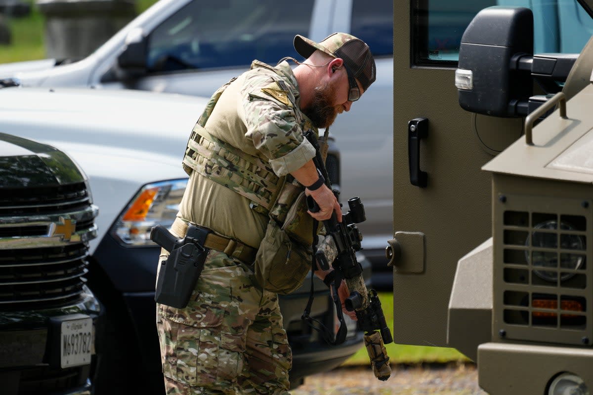 A law enforcement officer checks his weapon as the search for escaped convict Danelo Cavalcante continues in Glenmoore (Copyright 2023 The Associated Press. All rights reserved.)