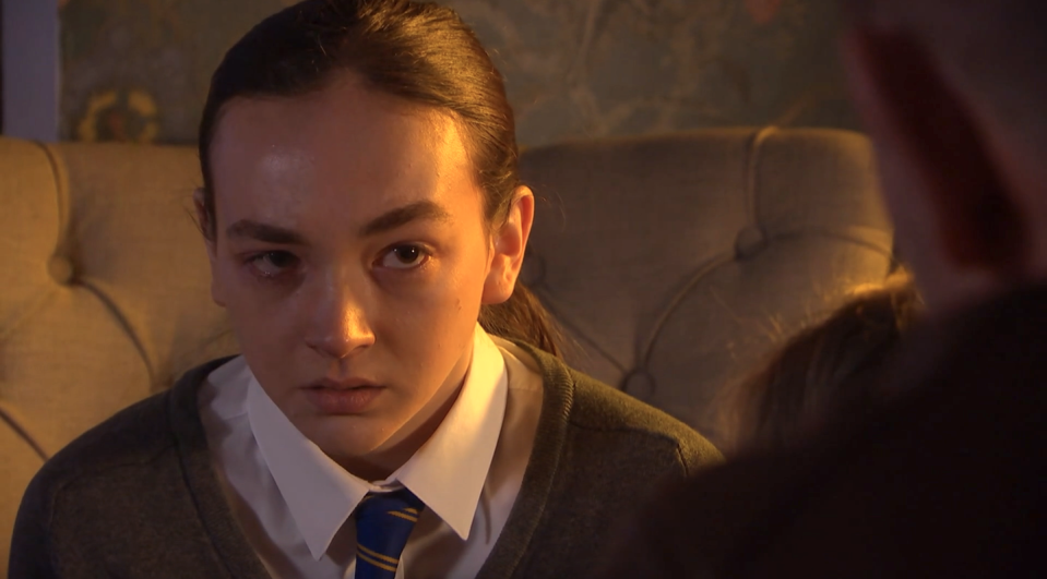 frankie osbourne in hollyoaks, a teenage girl sites on a sofa crying