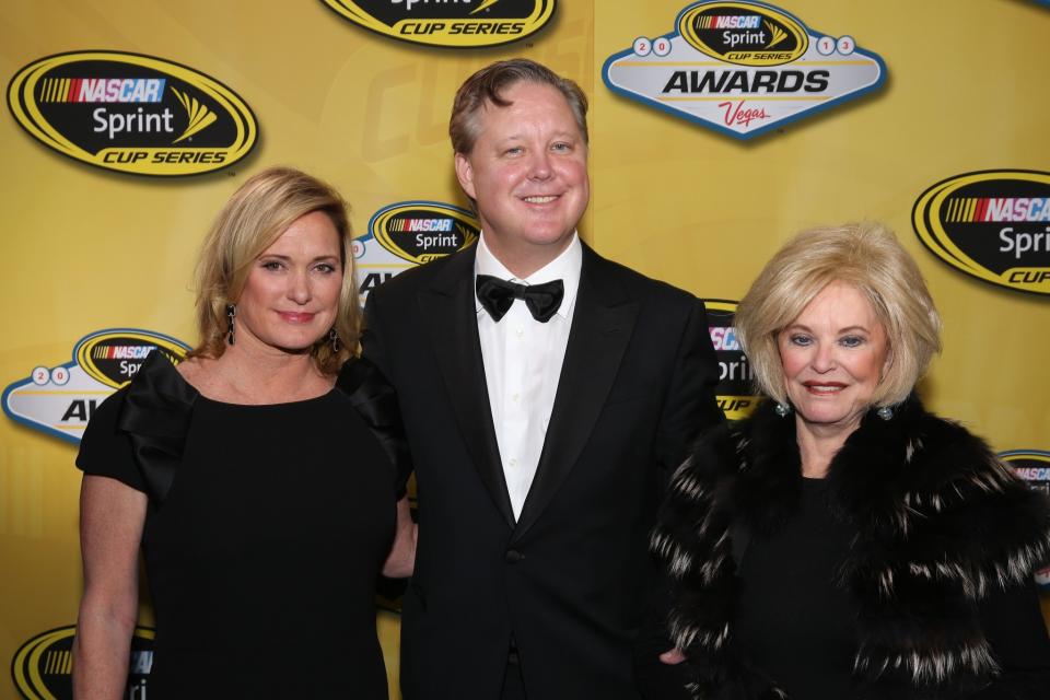 Betty Jane France (L) with children Lesa France Kennedy and Brian France in 2013 (Getty).